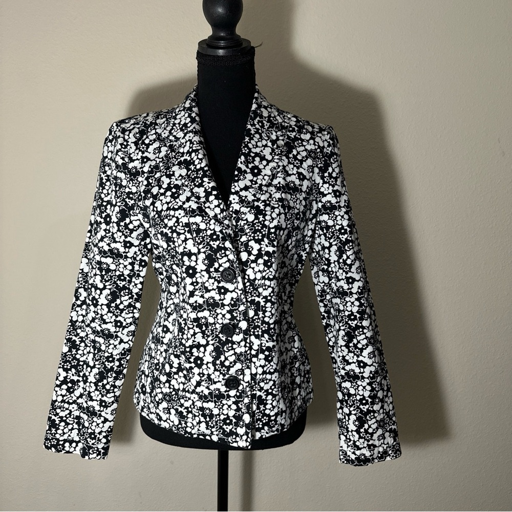 Liz Claiborne Petite Small Black and White Floral Blazer